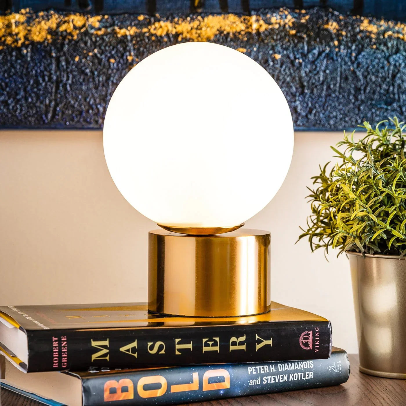 Floroux Globe Lamp Design Diagonal | Modern LED Table Lamp | Decorative Lighting for the Home
