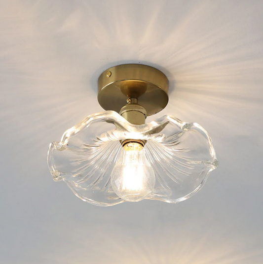 Éclat d'Hibiscus – Plafonnier en forme de fleur avec un design en verre élégant