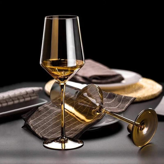 6 pièces de verre à vin en or