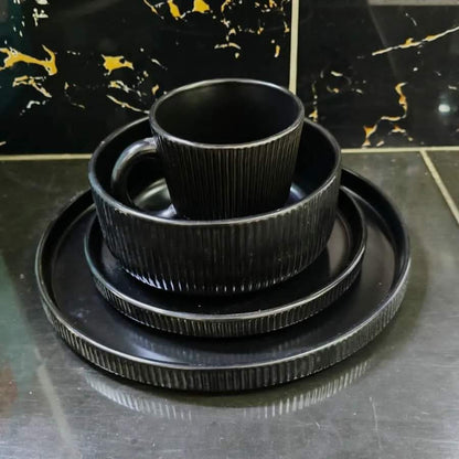 Set de dîner en céramique rayé de 24 pièces