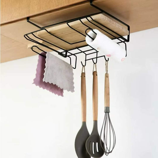 Sous l'étagère de cuisine du placard