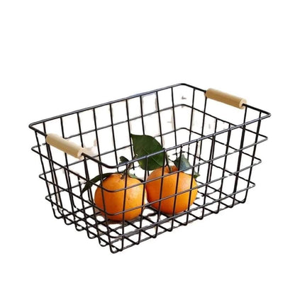 Panier en maille avec des poignées en bambou