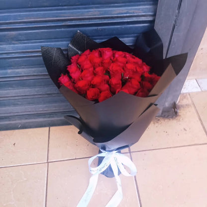 Fleurs fraîchement coupées roses fraîches cadeau