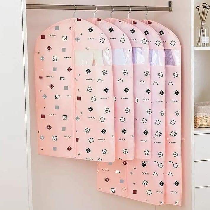 5 Sac de rangement suspendu anti-poussière pour vêtements