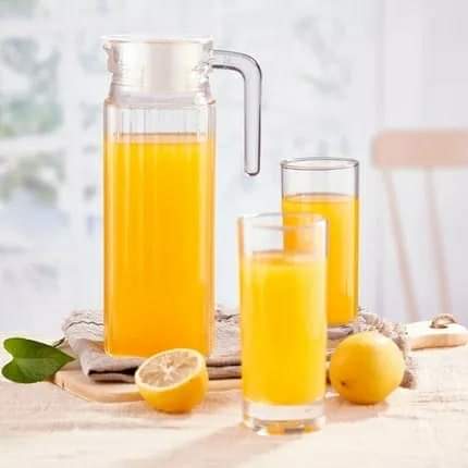 Carafes à jus en verre