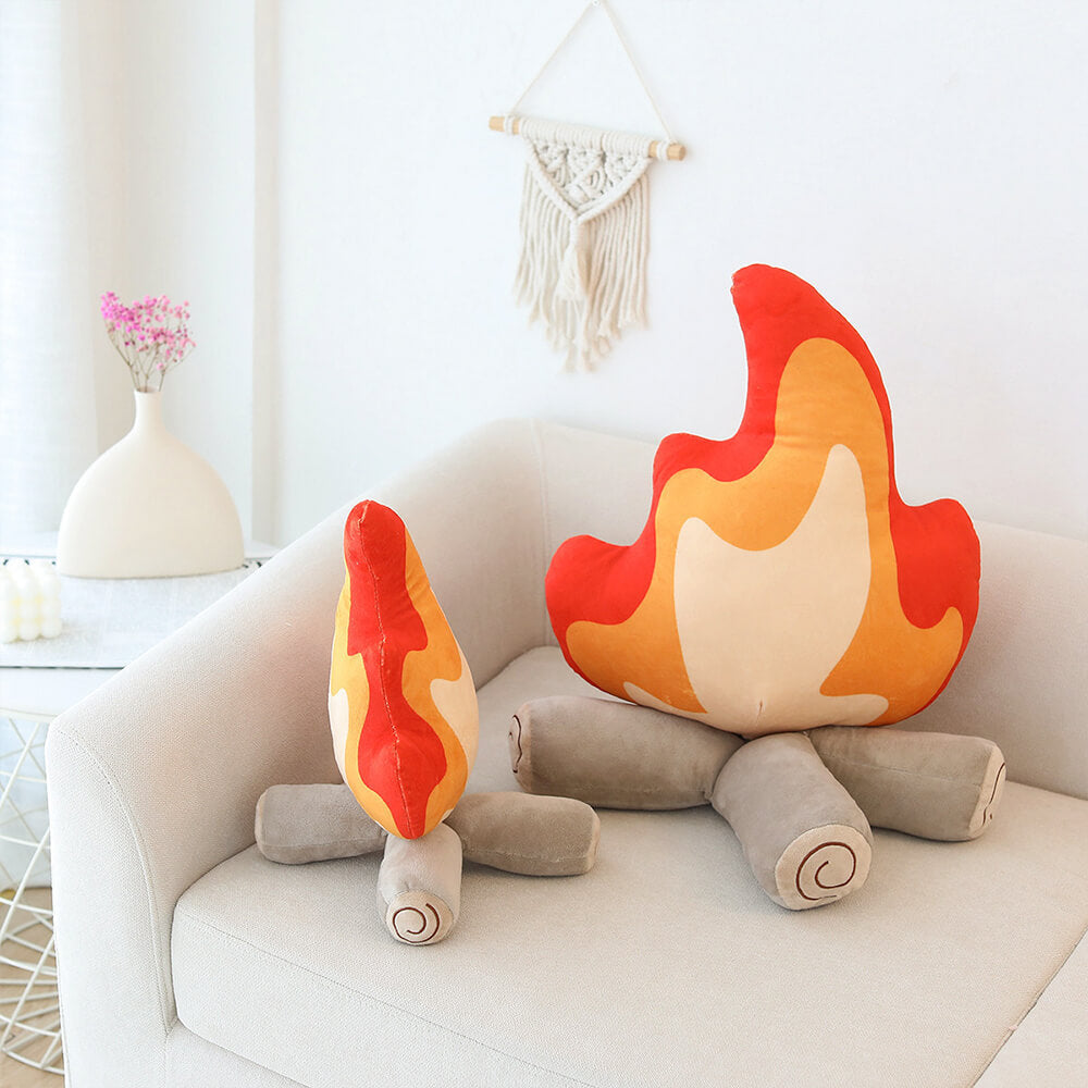 Coussin décoratif en peluche cosy en forme de flamme