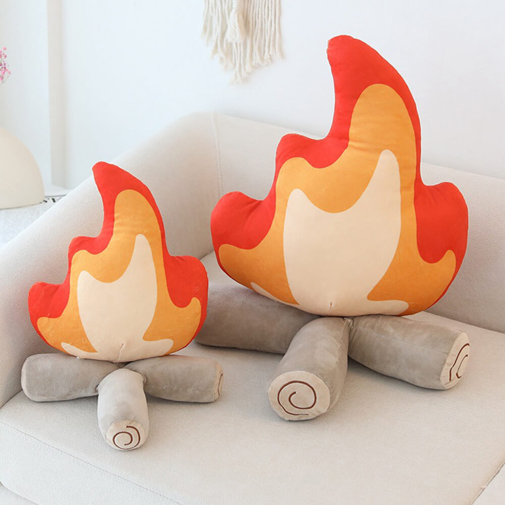 Coussin décoratif en peluche cosy en forme de flamme