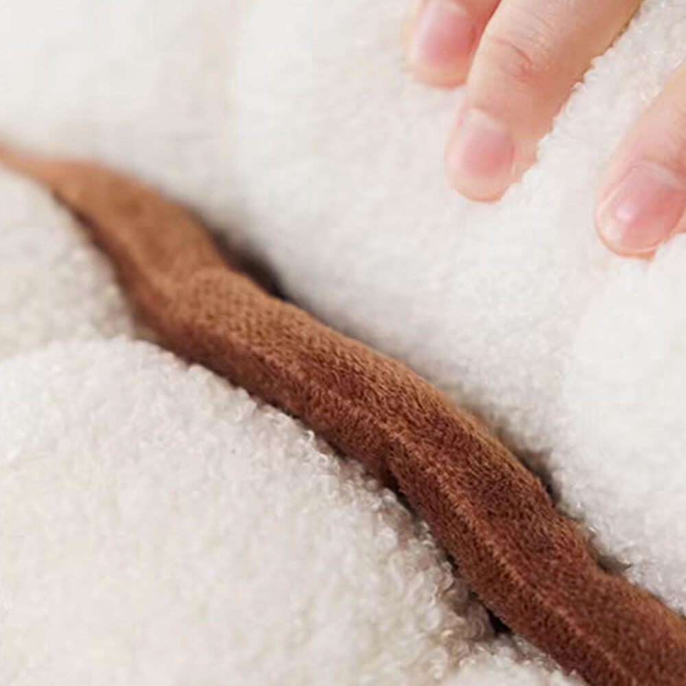 Coussin décoratif en fausse laine d'agneau en forme de biscuit