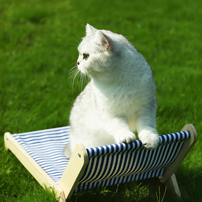 Chaise longue de plage pour chat avec planche à gratter