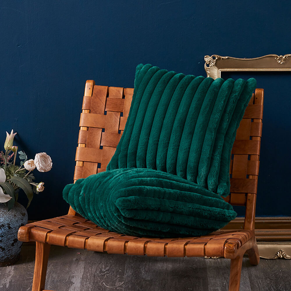 Coussin décoratif en velours rayé doux