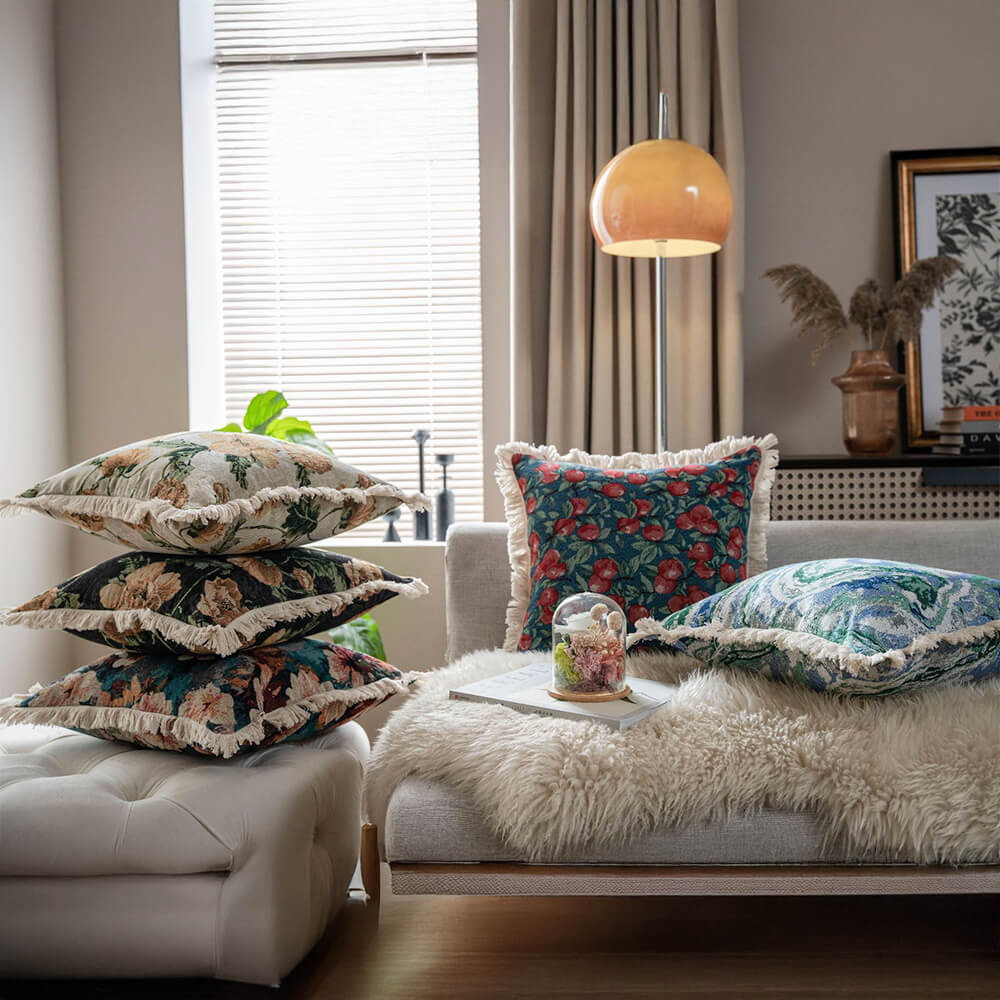 Coussin décoratif en tapisserie florale vintage