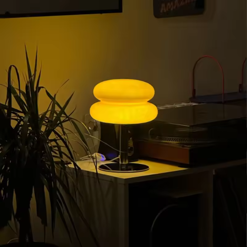 GlowZen | Élégante lampe de table en verre moderne avec LED