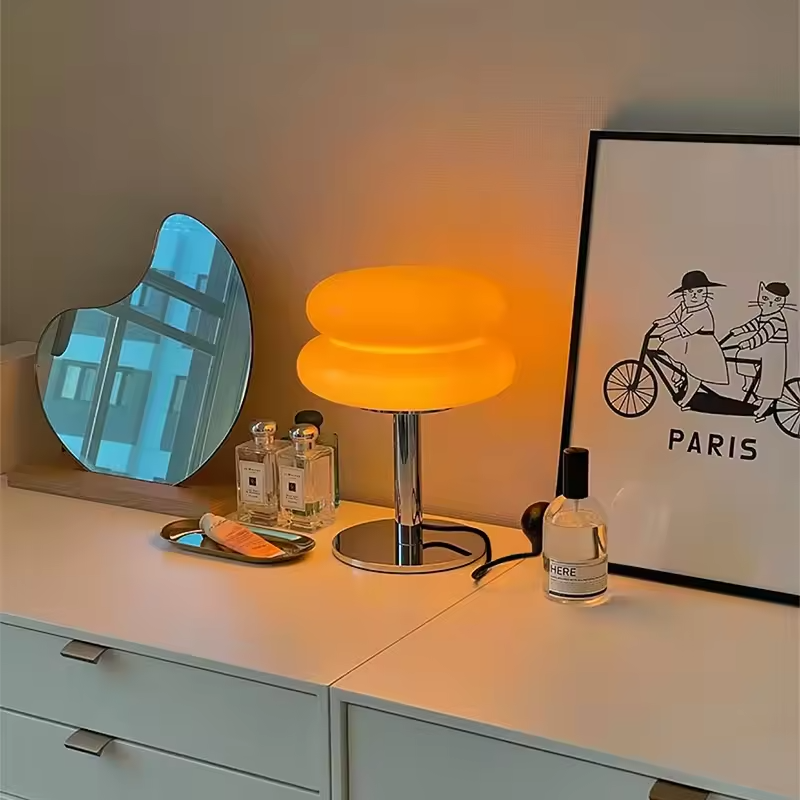 GlowZen | Élégante lampe de table en verre moderne avec LED