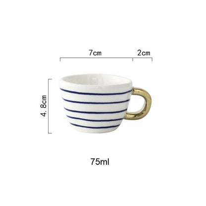 Tasse avec motif géométrique abstrait et anse dorée