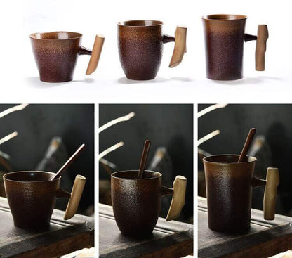 Tasse rétro japonaise avec glaçure rouillée et poignée en bois
