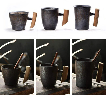 Tasse rétro japonaise avec glaçure rouillée et poignée en bois