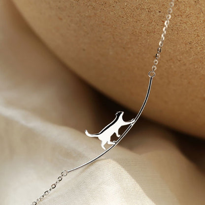 Collier en Argent Élegant avec un Chat Grimpant - Felina