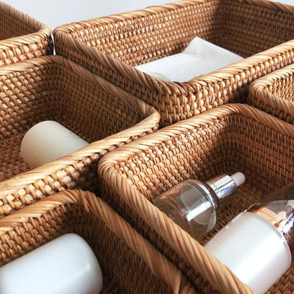 Panier en rotin ouvert