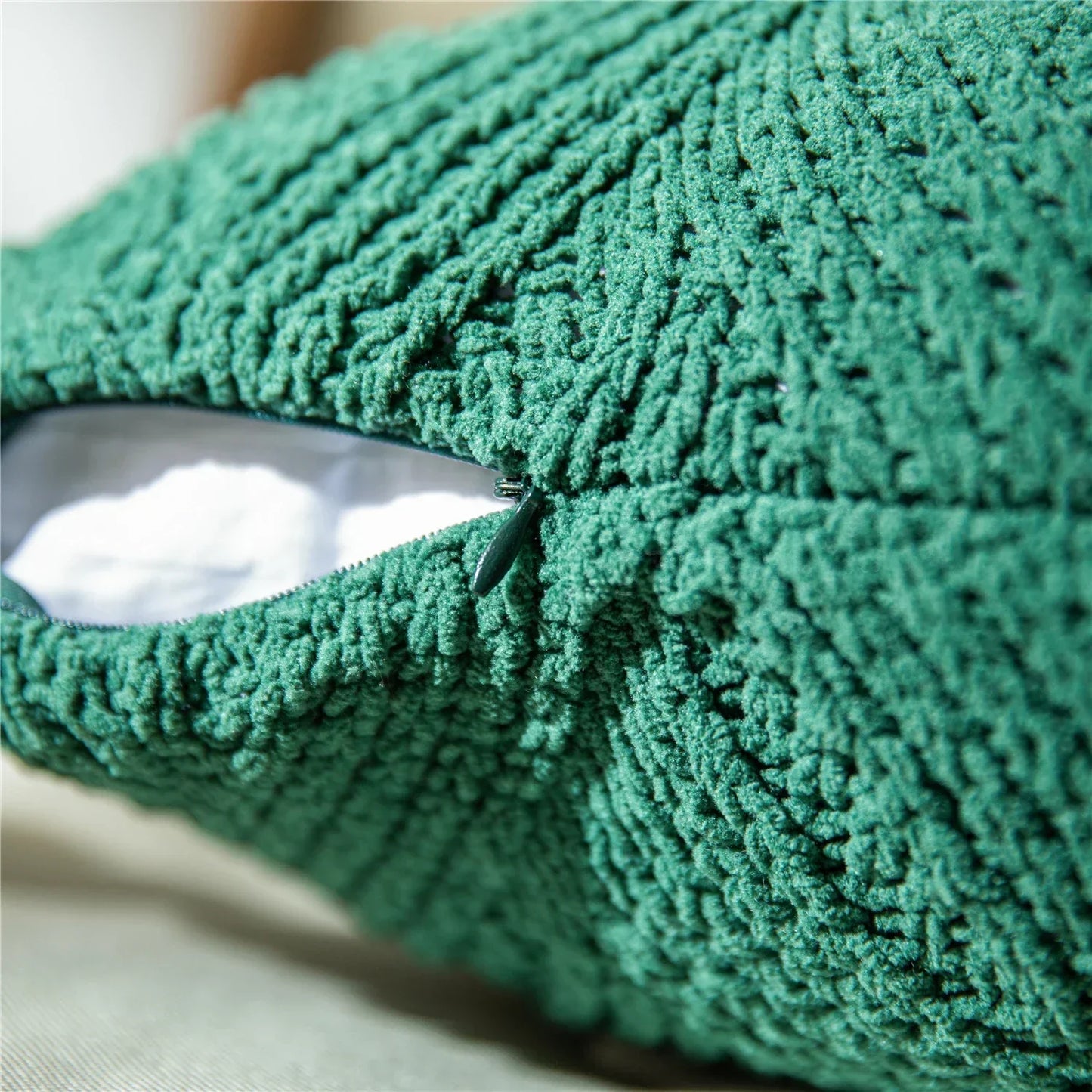 Coussin en chenille chic avec pompons nordiques - Confort luxe