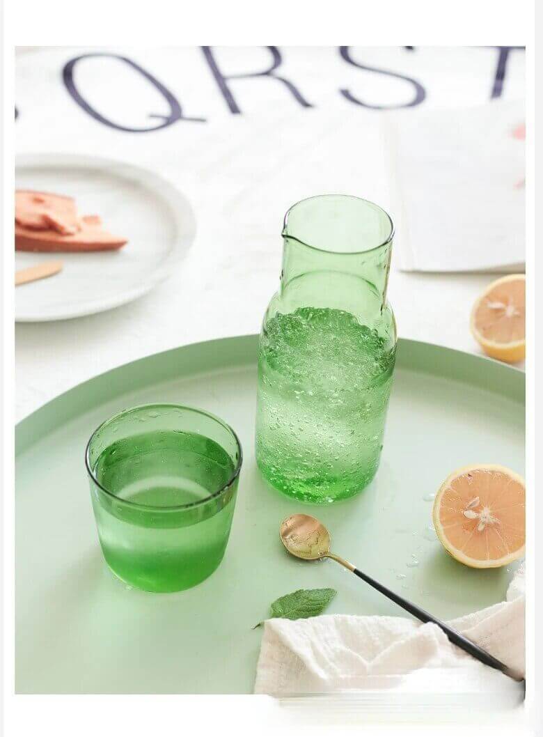 Ensemble de 2 pièces verres de nuit colorés et carafe