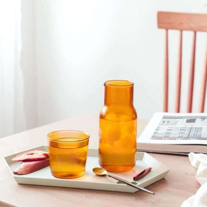 Ensemble de 2 pièces verres de nuit colorés et carafe