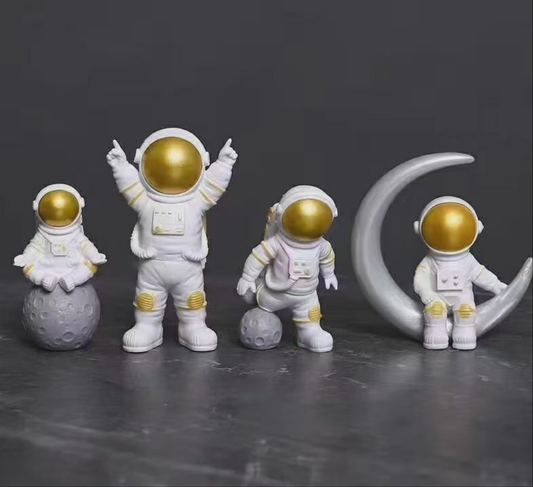 Statue de figurine d'astronaute 4 pièces / homme de l'espace