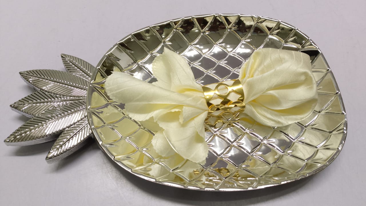 Assiette chargeur / assiette à dessert en forme d'ananas