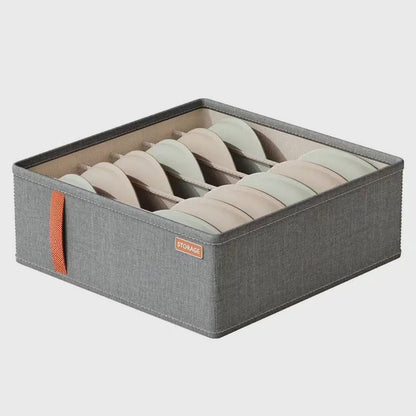 Organisateur de vêtements dans le dressing