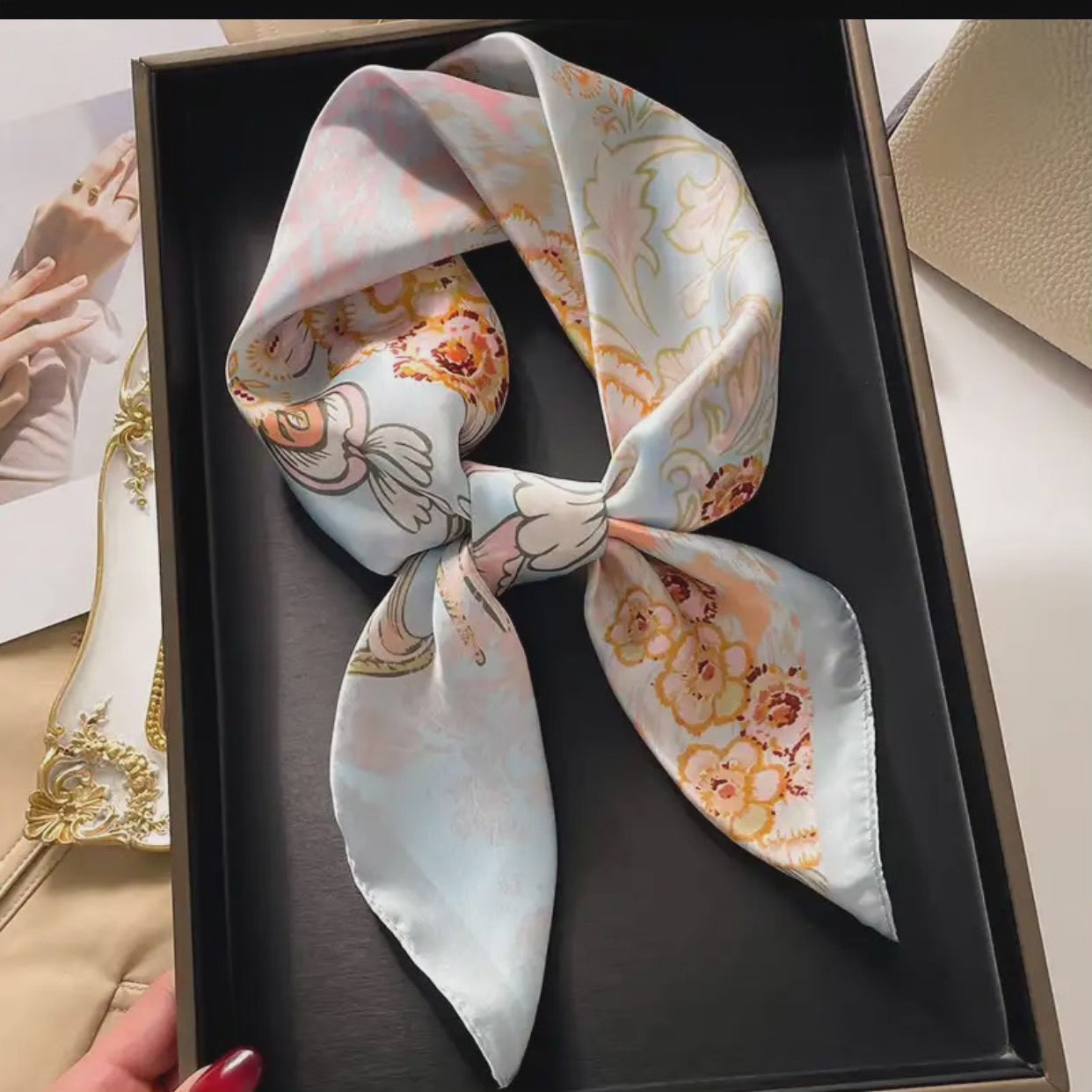 Étole carrée en soie