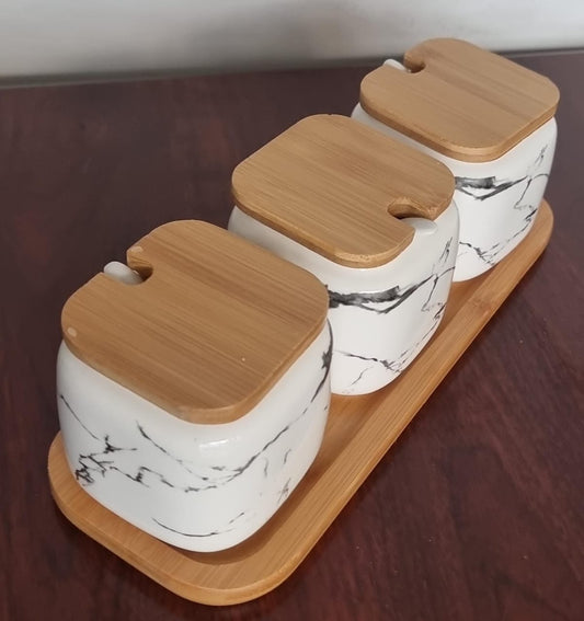 Ensemble de 3 cruchettes en céramique pour sucre et épices avec des couvercles en bambou et un plateau en bois