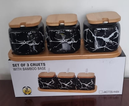 Ensemble de 3 cruchettes en céramique pour sucre et épices avec des couvercles en bambou et un plateau en bois