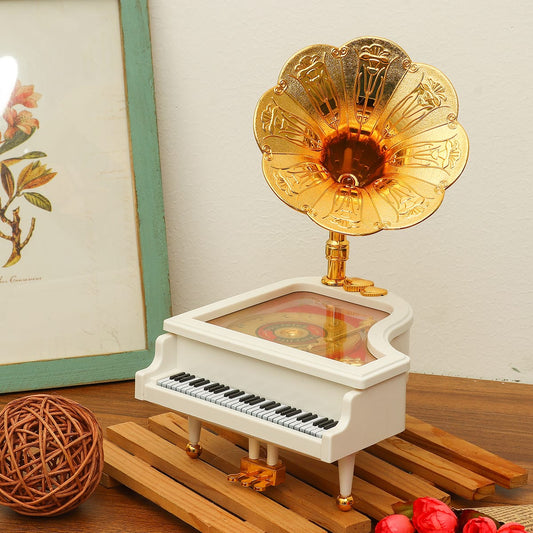 Boîte à musique rétro décorée piano