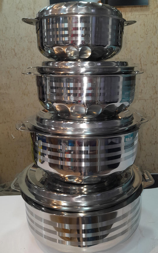 Ensemble de casseroles isolées pour la famille