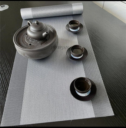 6 pièces de sous-verres en PVC plus un chemin de table