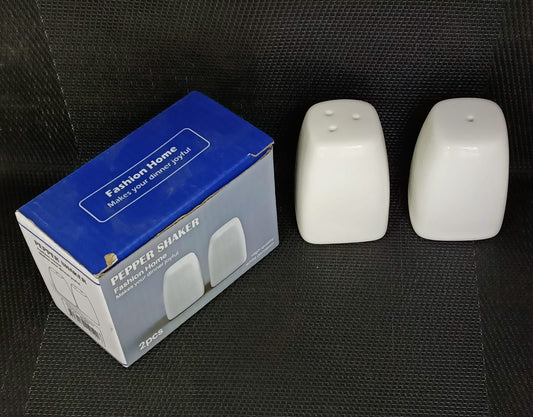 2 pièces de salière et poivrière