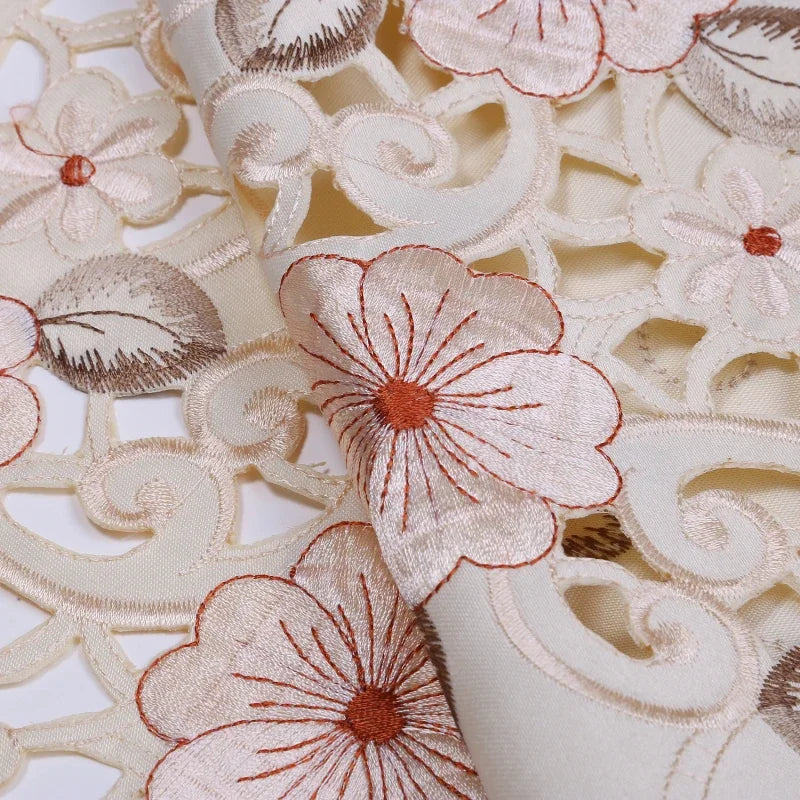 Floroux - Chemin de table en dentelle classique