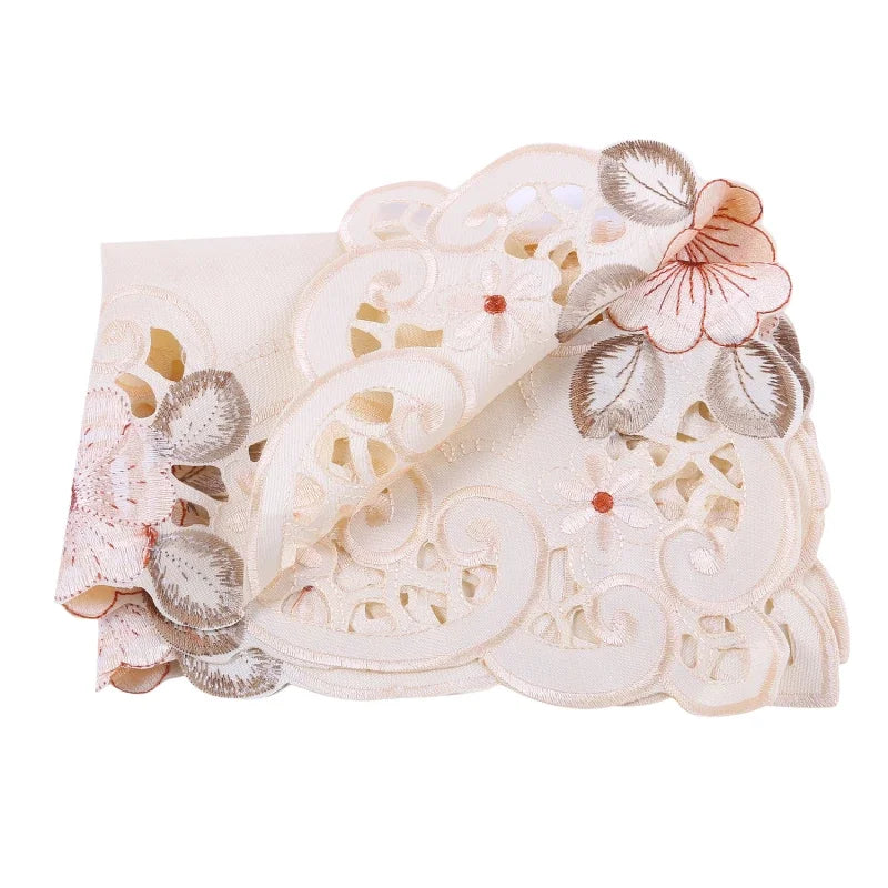 Floroux - Chemin de table en dentelle classique