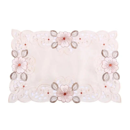 Floroux - Chemin de table en dentelle classique