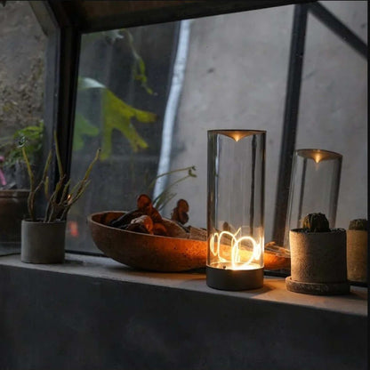 Floroux - Lampe de table élancée et moderne pour un éclat sophistiqué