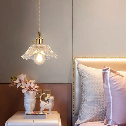 Floroux et Verre Rétro Lotus - Élégance et Atmosphère Romantique