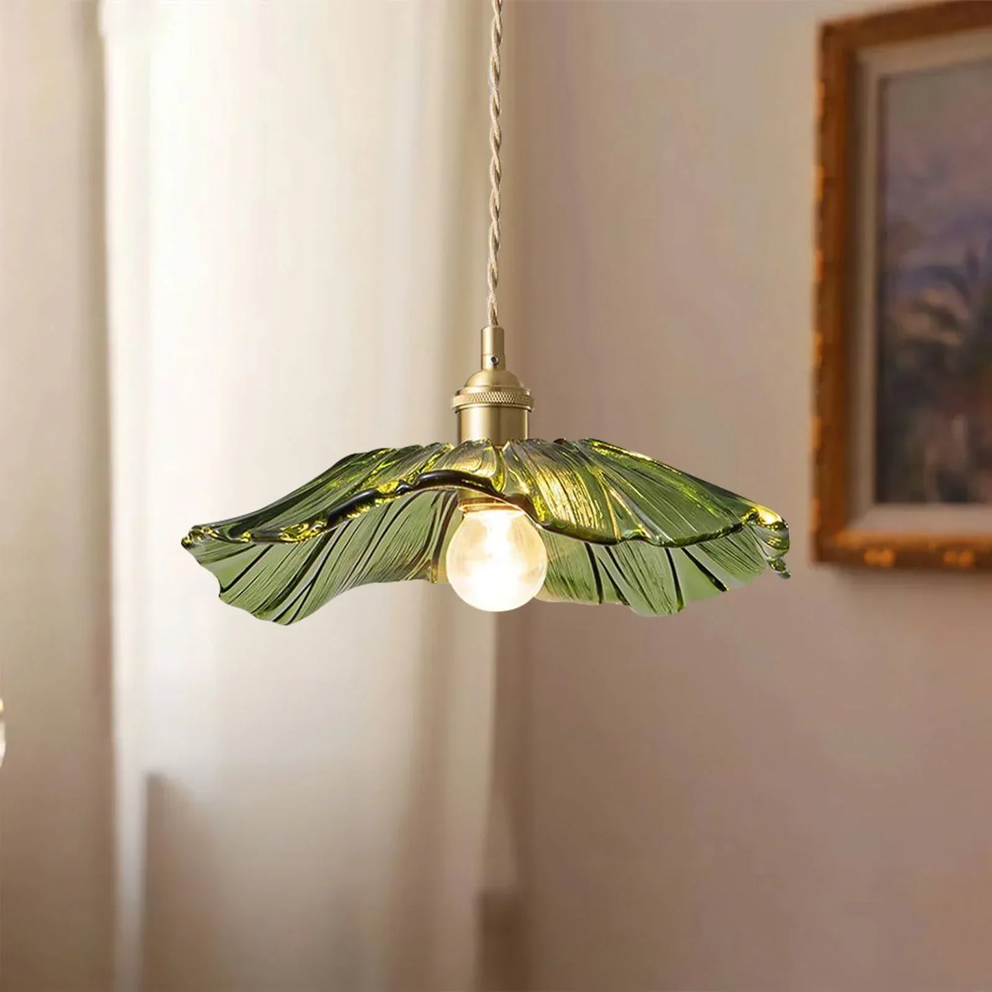 Floroux et Verre Rétro Lotus - Élégance et Atmosphère Romantique