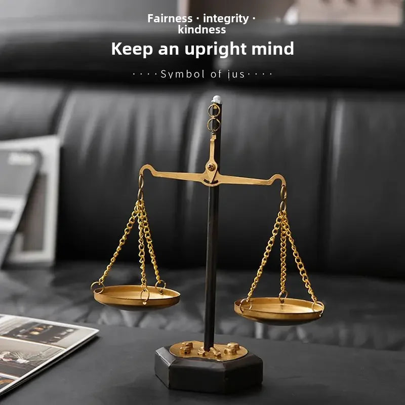 Floroux - Balance en métal élégante