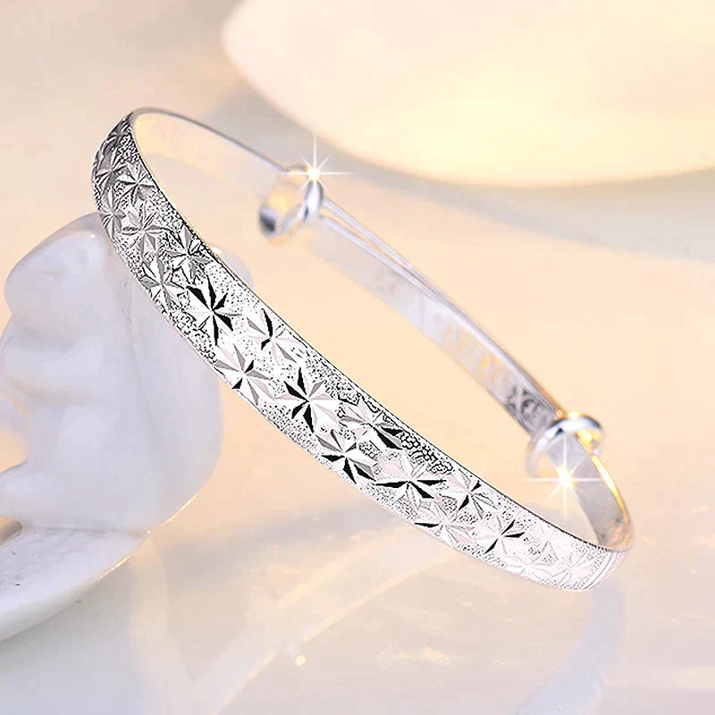 Bracelet en argent en forme d'étoile envoûtante pour un look éclatant