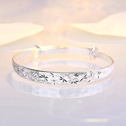 Bracelet en argent en forme d'étoile envoûtante pour un look éclatant