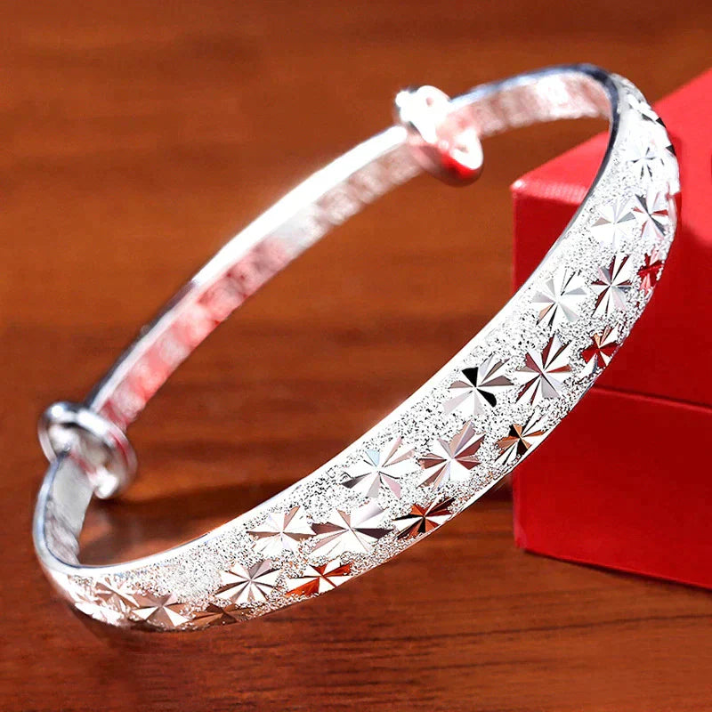 Bracelet en argent en forme d'étoile envoûtante pour un look éclatant