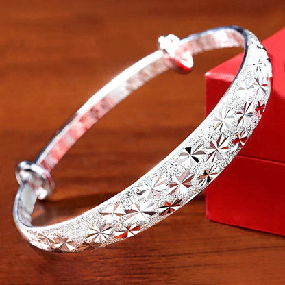 Bracelet en argent en forme d'étoile envoûtante pour un look éclatant