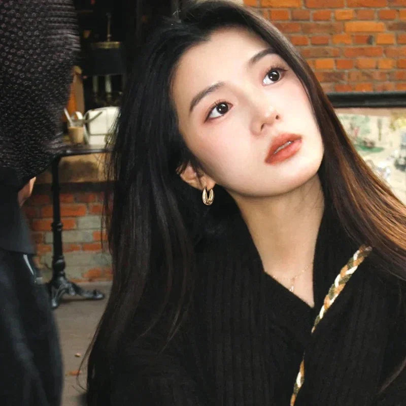 Boucles d'oreilles dorées élégantes au design classique