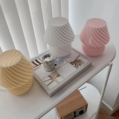 ClartéZen – Lampe de Table en Verre Élégante