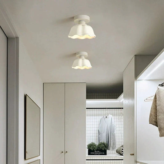 SphèreLumi – Luminaire Élégant en Verre et Céramique