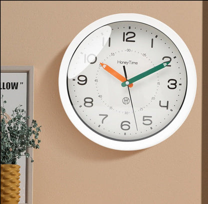 Silent Sweep - Horloge murale silencieuse et élégante pour chambres d'enfants